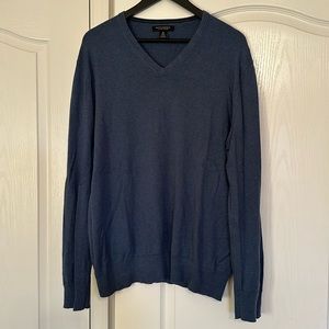 Men’s Heather Blue Banana Republic v-neck sweater